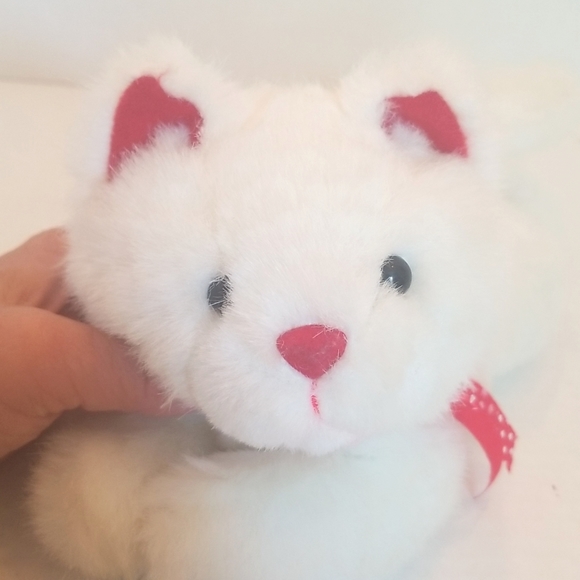 Kellytoy White Kitten Kitty Plush with Heart Ribbon - Picture 3 of 9